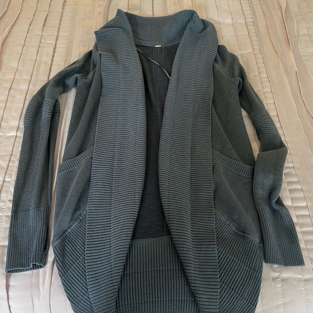 Lululemon blue/grey wrap size 6